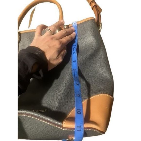 Dooney shoulder bag - Picture 2 of 16